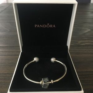 Silver Pandora Bangle Bracelet (x1 Retired Charm)